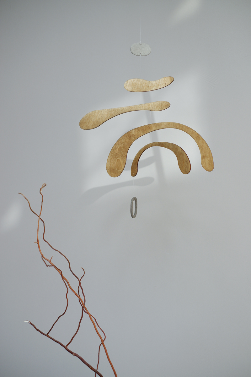 送料無料 通販  All mobiles > Lily Plywood hanging kinetic mobile Buy from e モビール