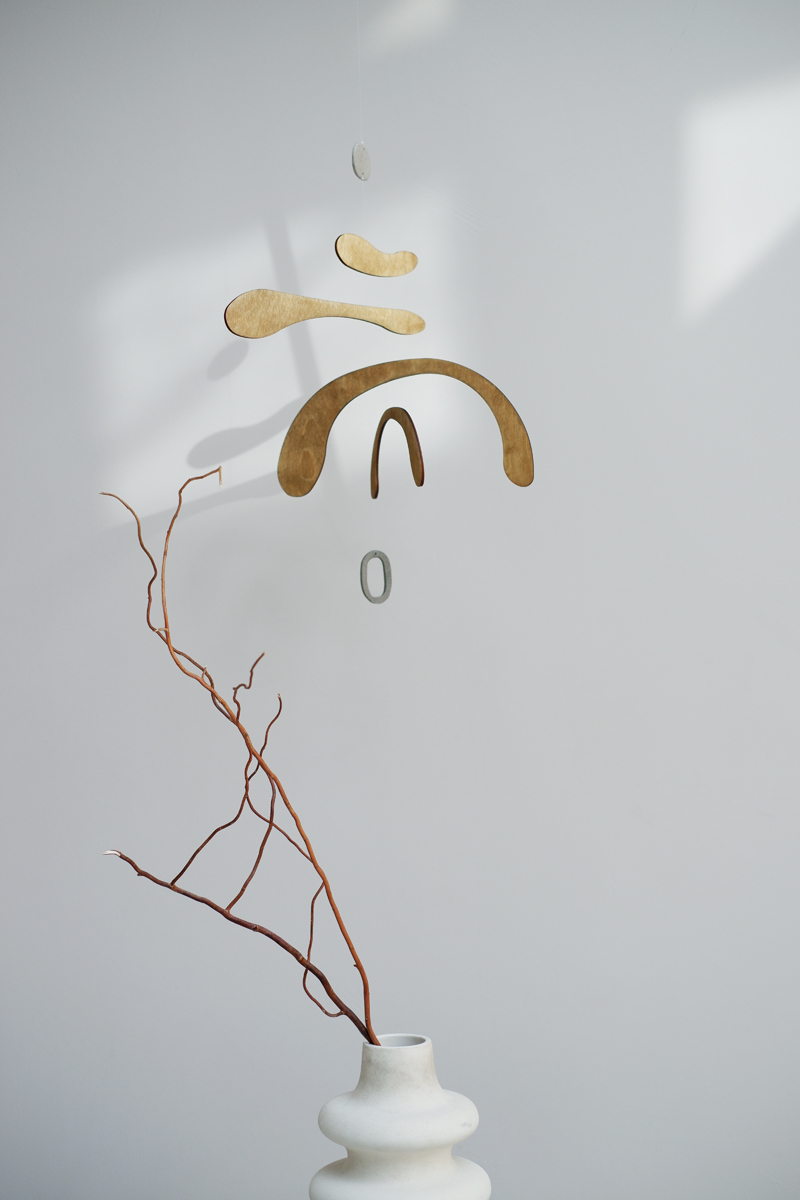 「高評価！」注目のレビュ hanging Plywood Lily > mobiles All kinetic e from Buy mobile モビール