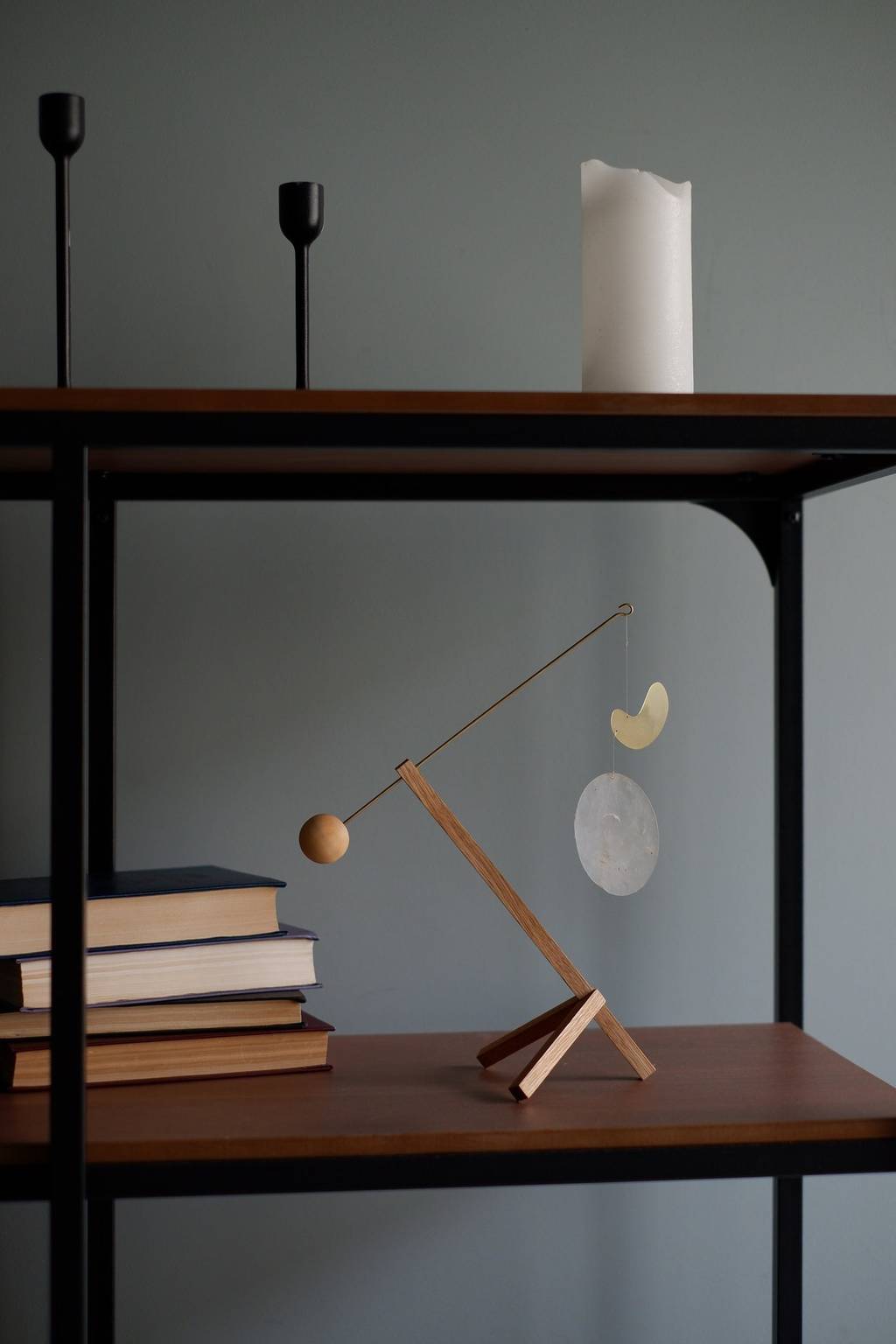 Momo standing mobile