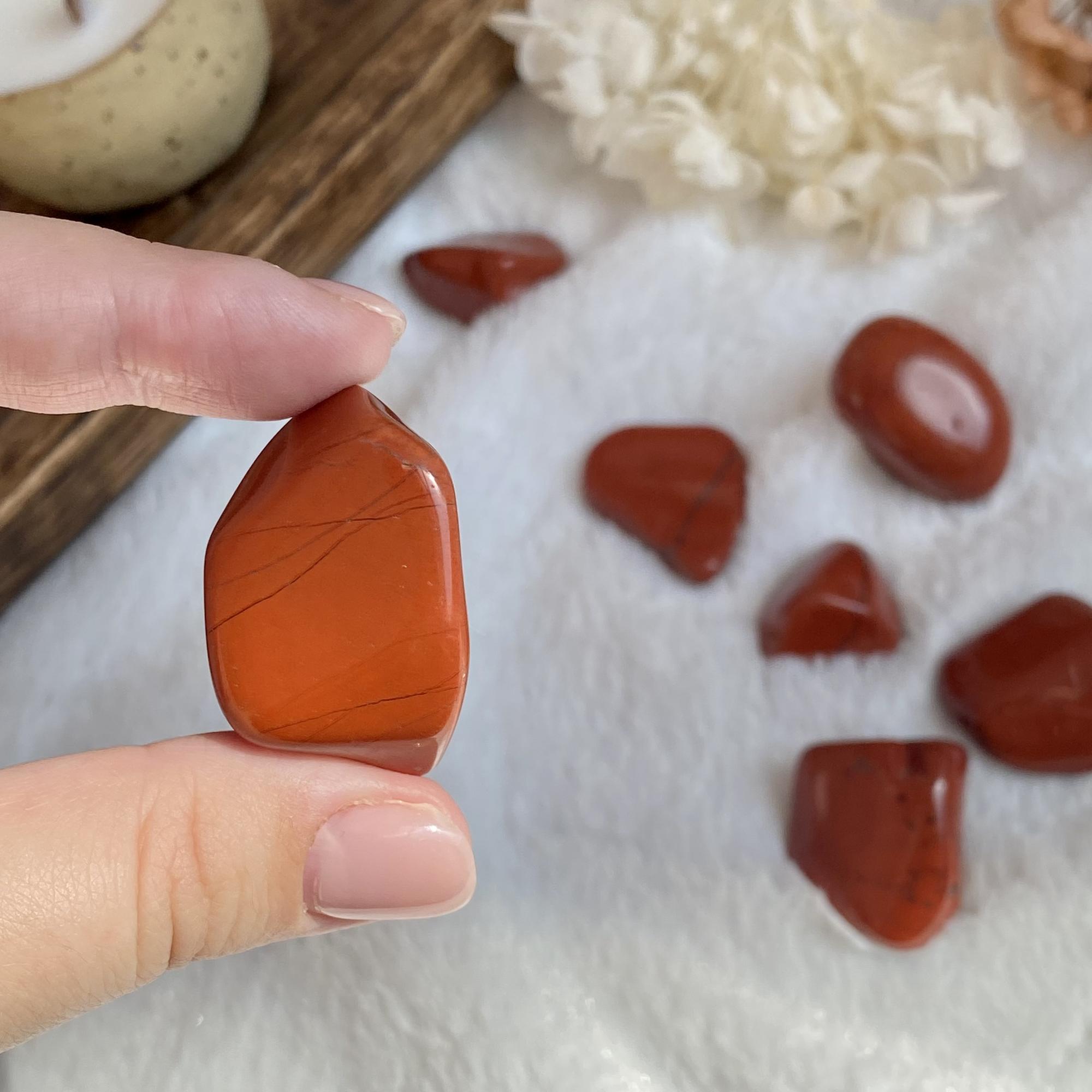 Галтовка красной яшмы