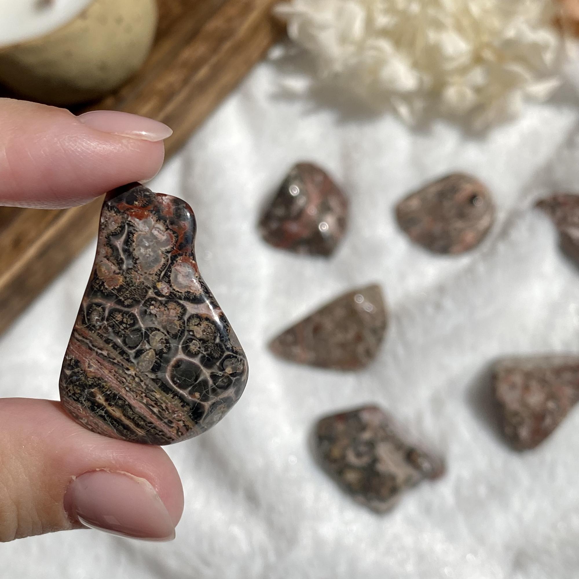 Галтовка леопардовой яшмы