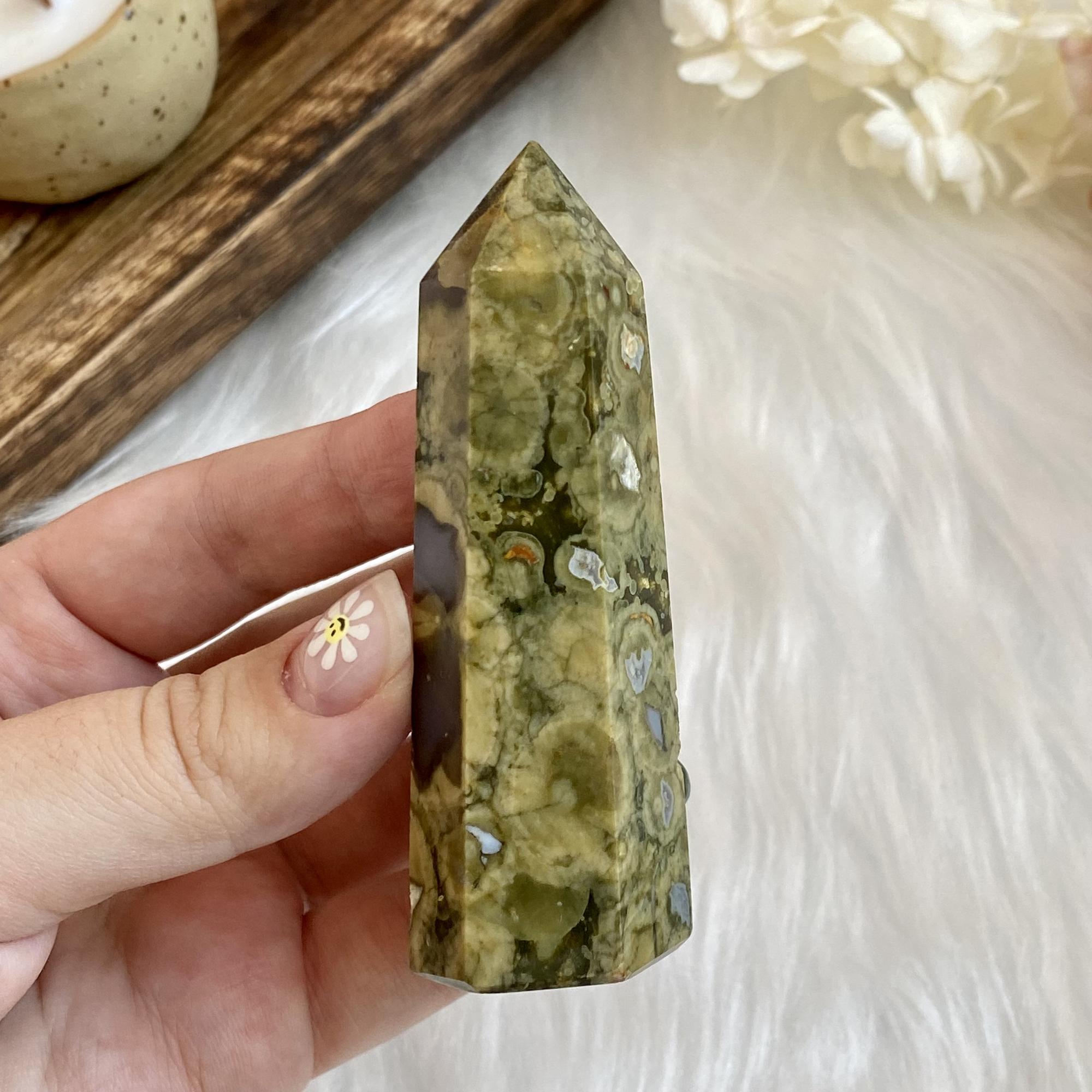 Кристалл из риолита