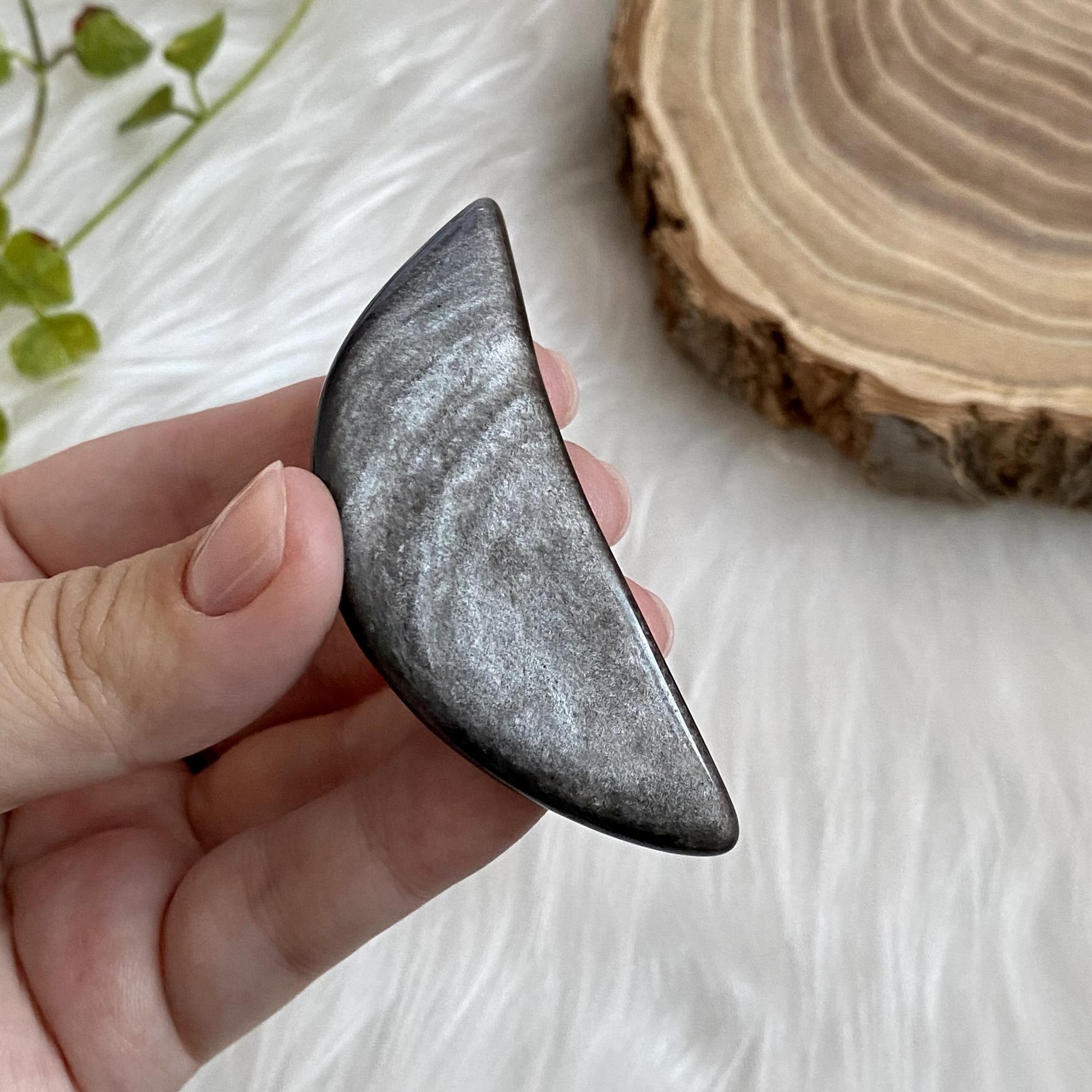 Полумесяц из серебристого обсидиана