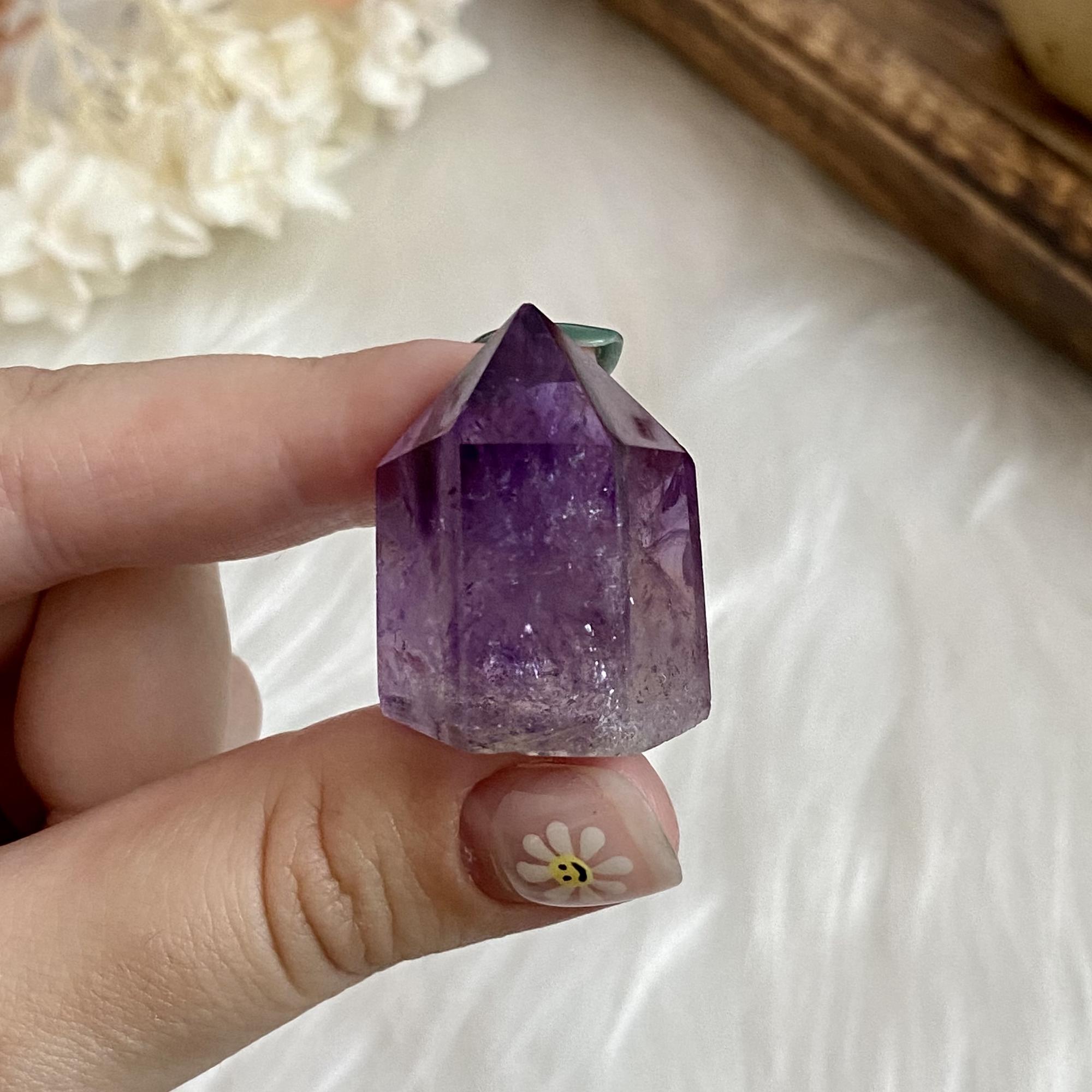 Кристалл из зонального аметиста