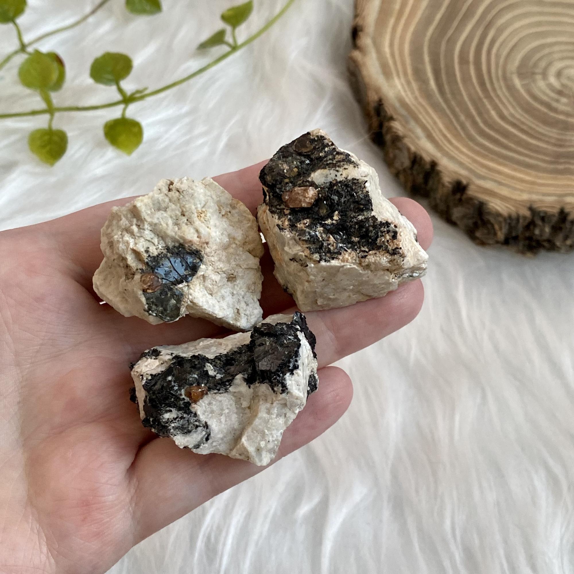 Циркон в полевом шпате