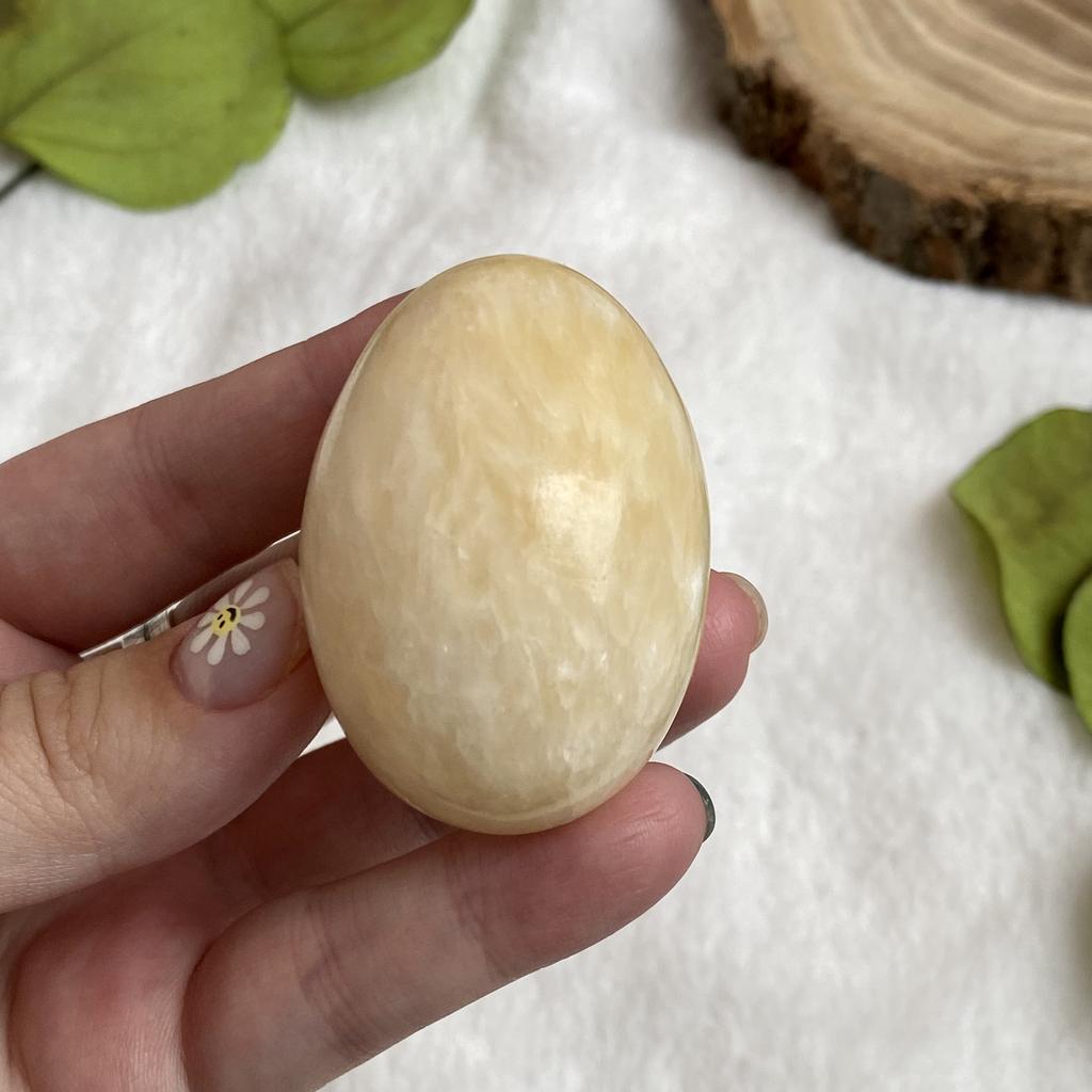 Яйцо из желтого кальцита