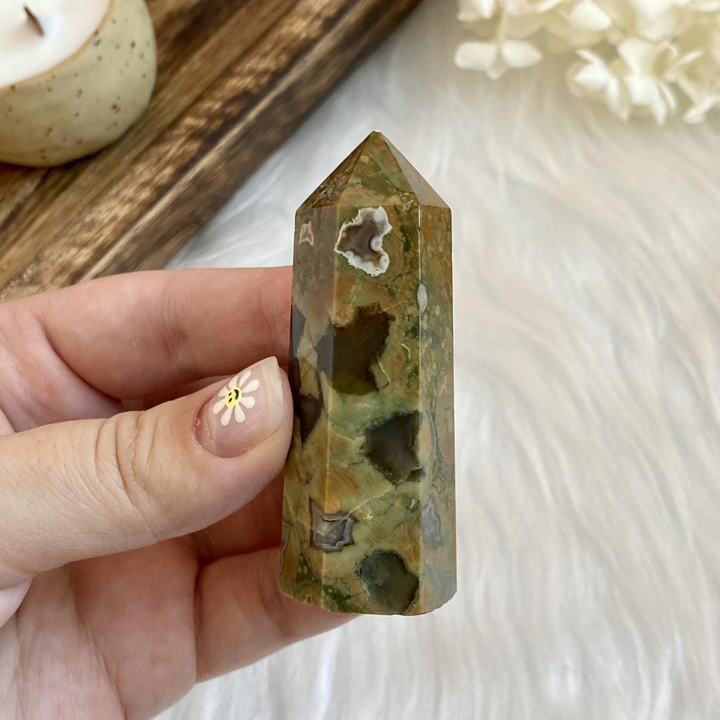 Кристалл из риолита