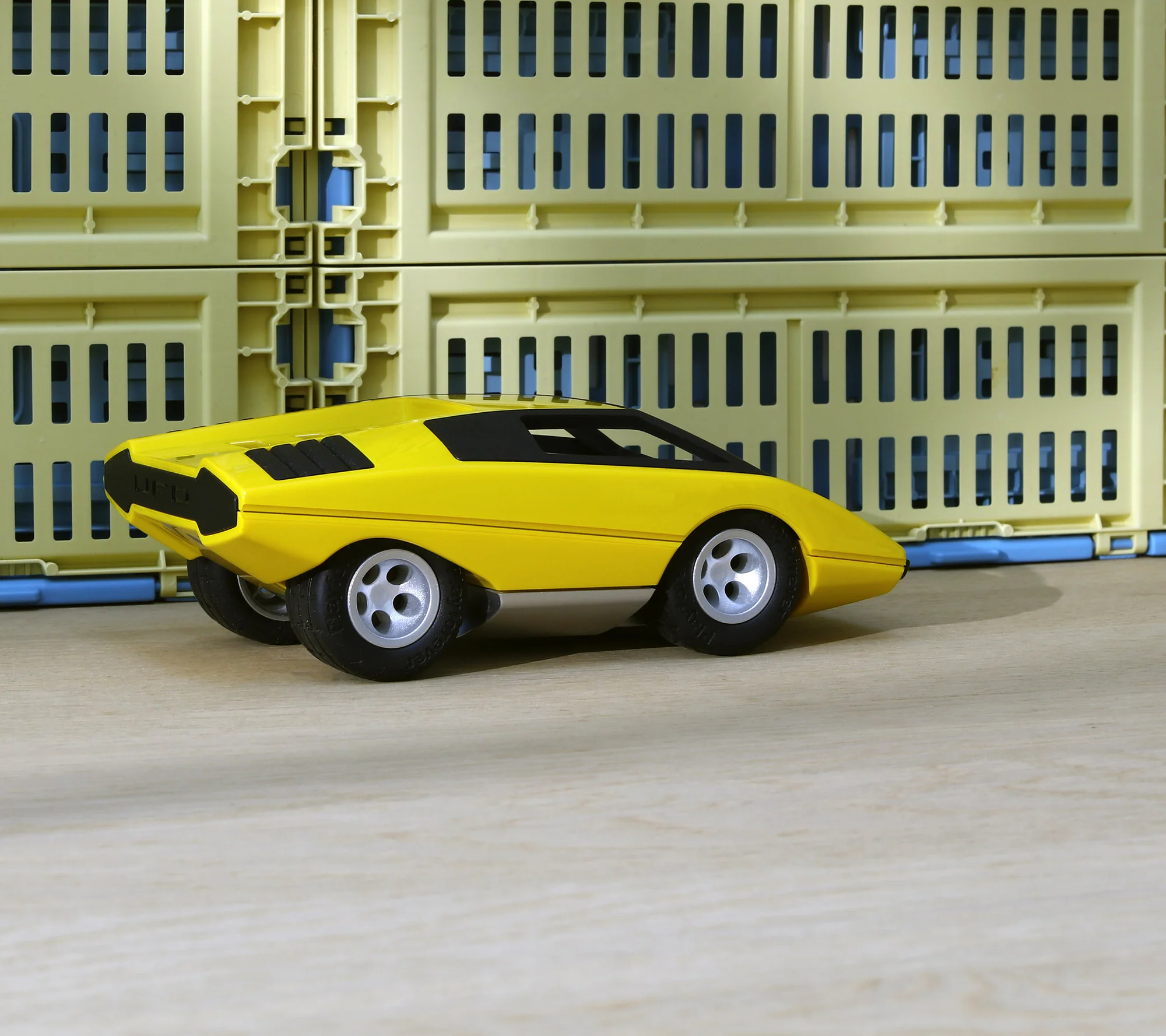 Автомобиль PL-UFO79 Mini UFO Canarina  17 см