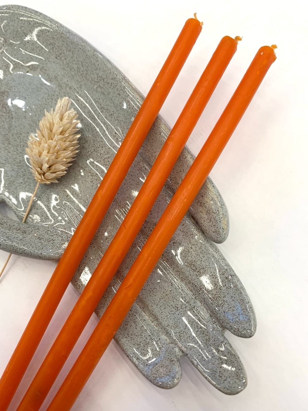 оранжевые восковые свечи