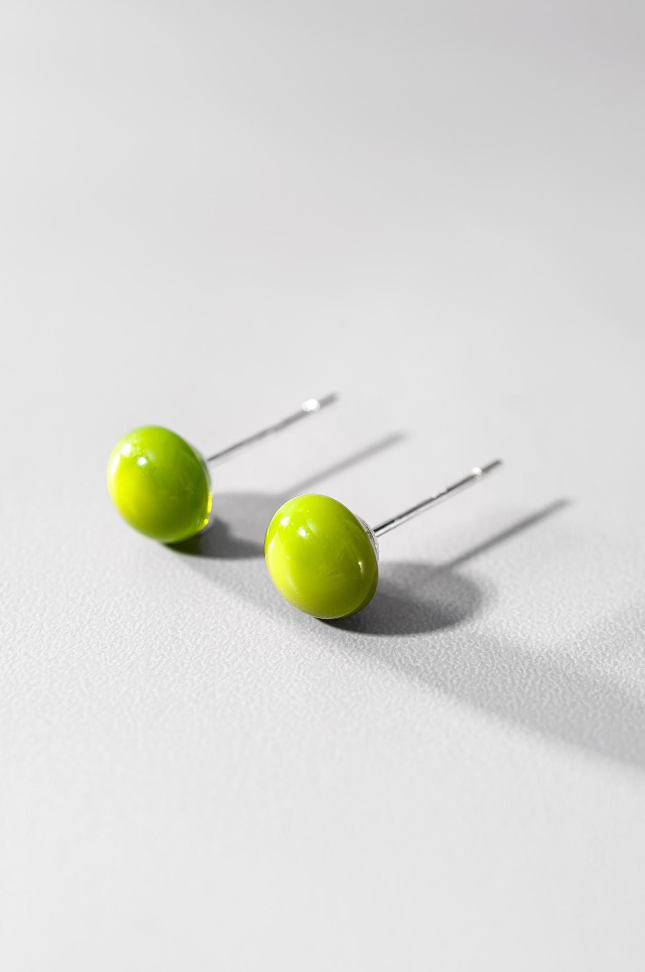 Пусеты "Непрозрачные" /цвет зеленое яблоко