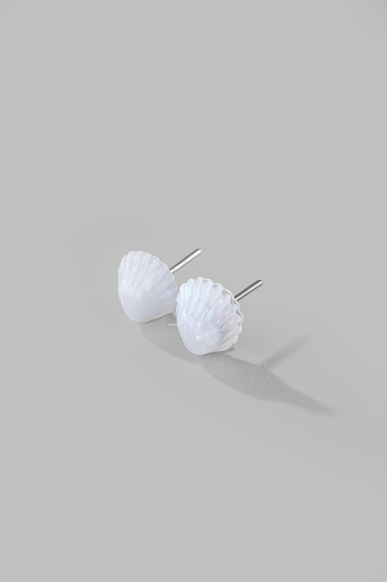 Пусеты "Ракушка"/ цвет белый