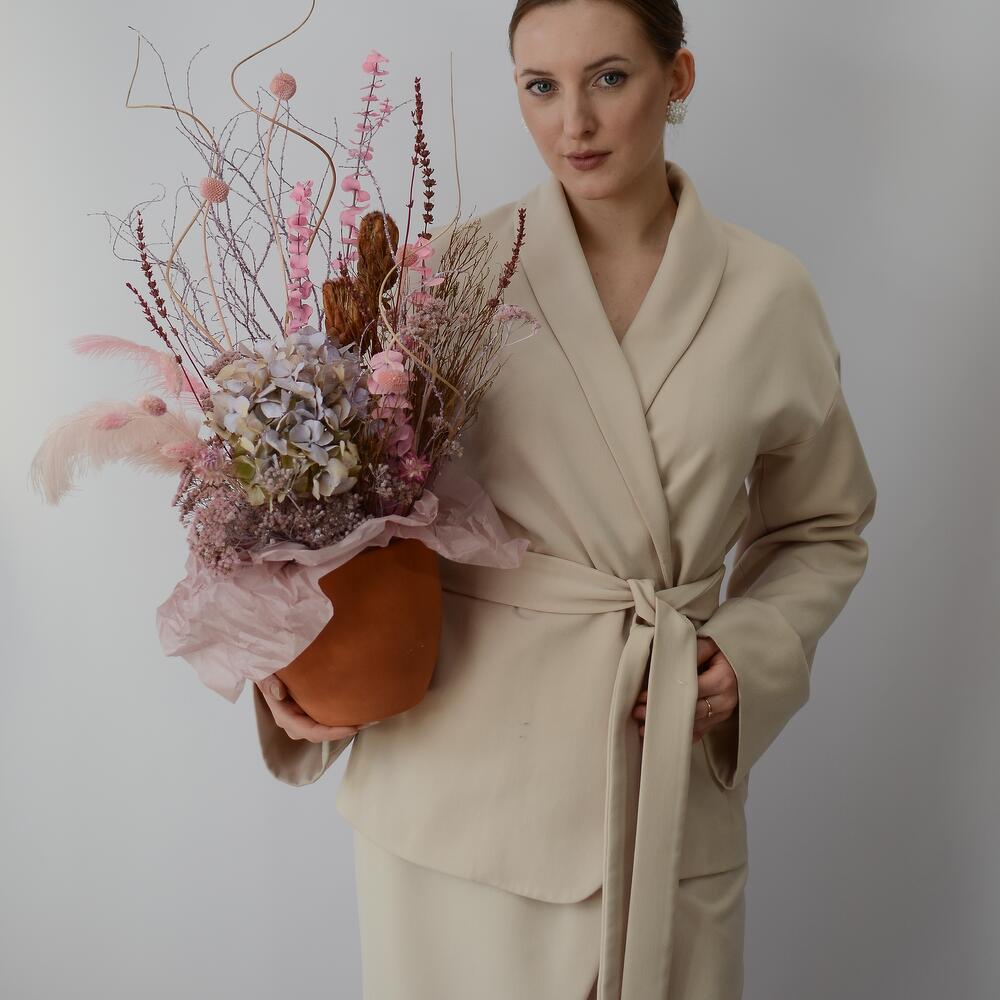 Композиция из сухоцветов с гортензией