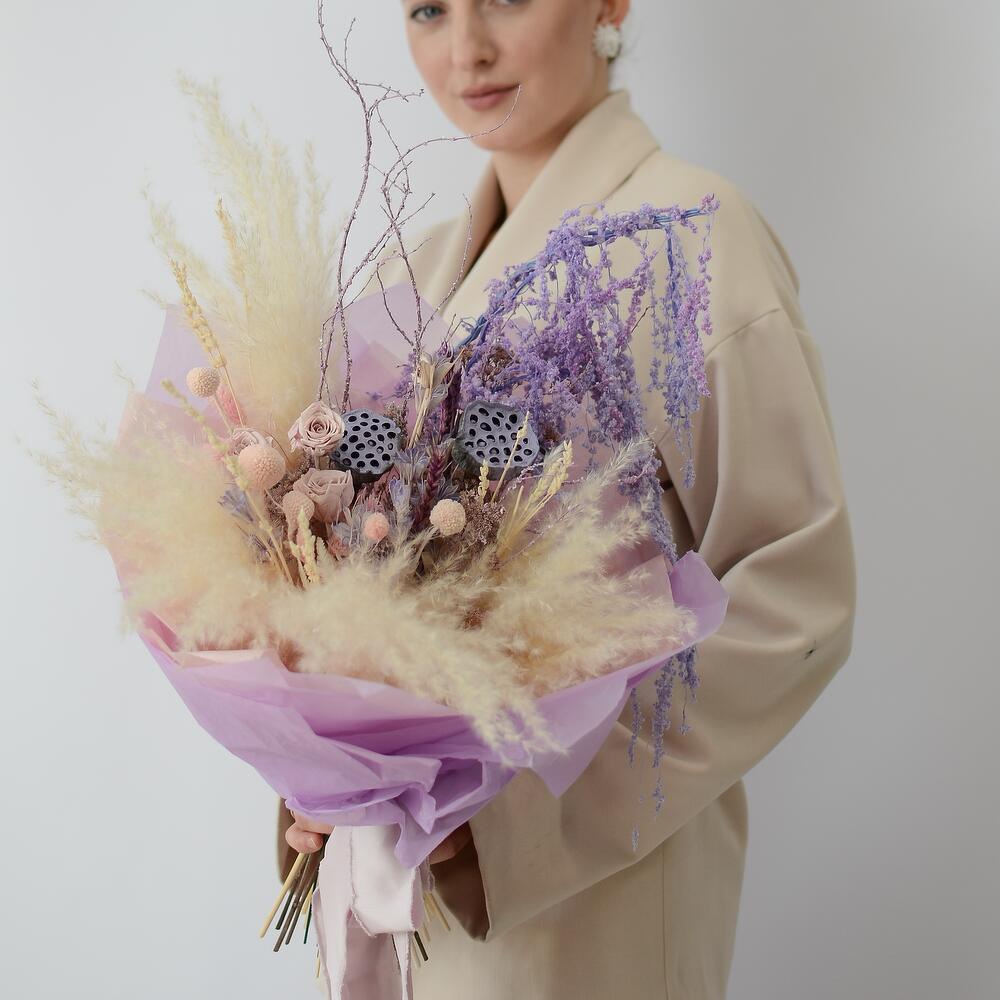 Букет из сухоцветов с коробочками лотоса