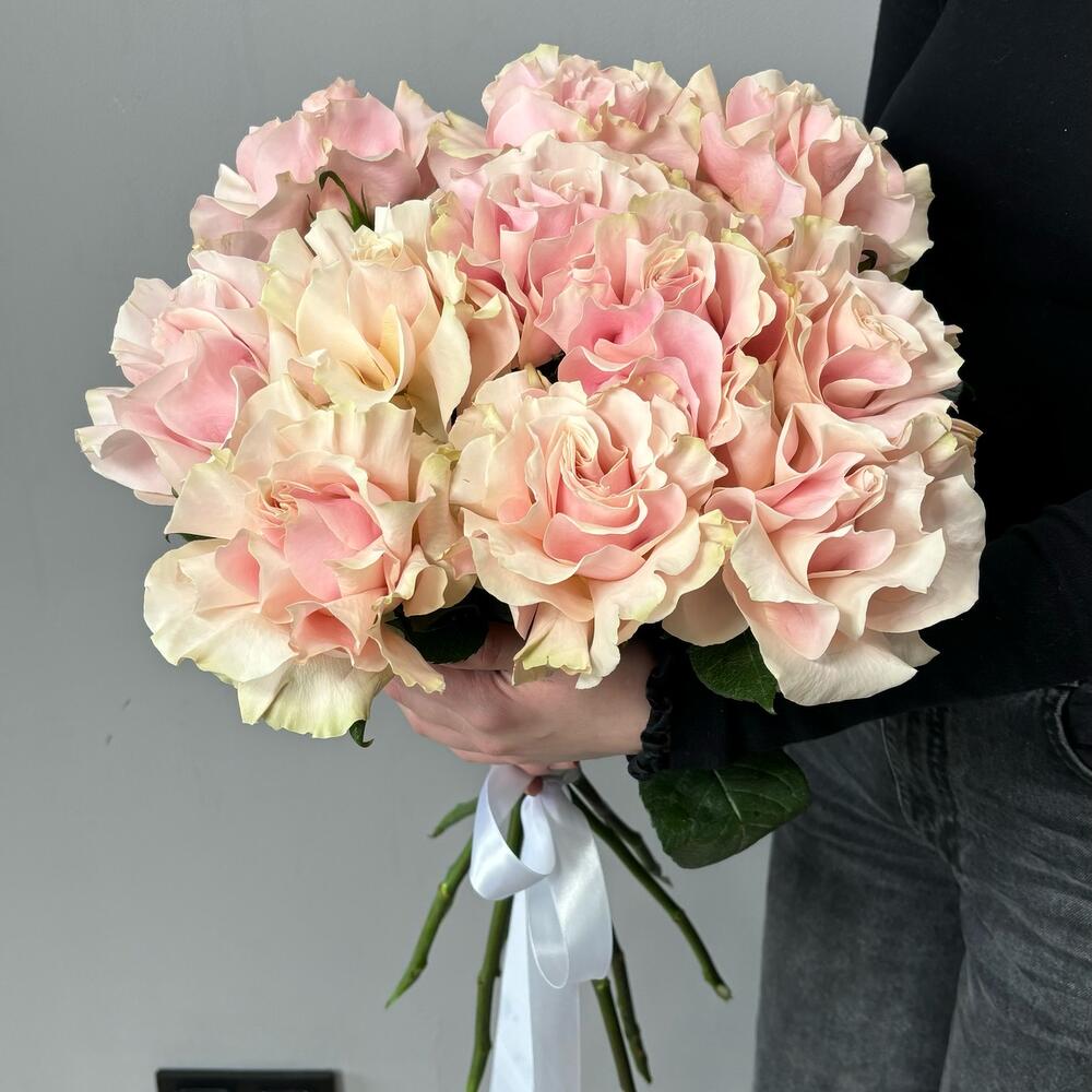 Нежные розы под ленту 11 шт (Эквадор)