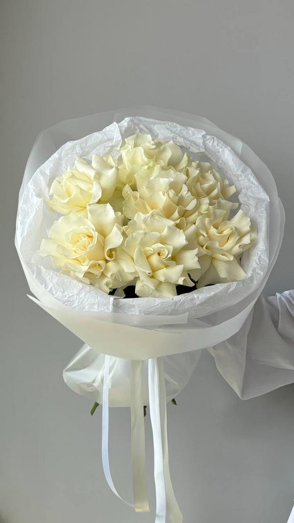 Монобукет из белой Французской розы