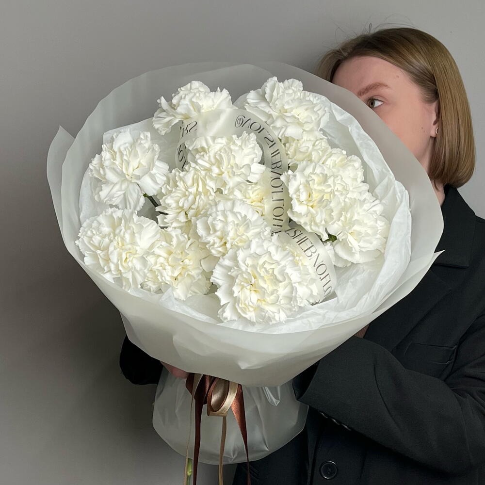 Букет из белых 15 гвоздик/диантусов