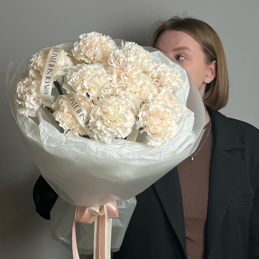 Букет из 15 кремовых гвоздик/диантусов