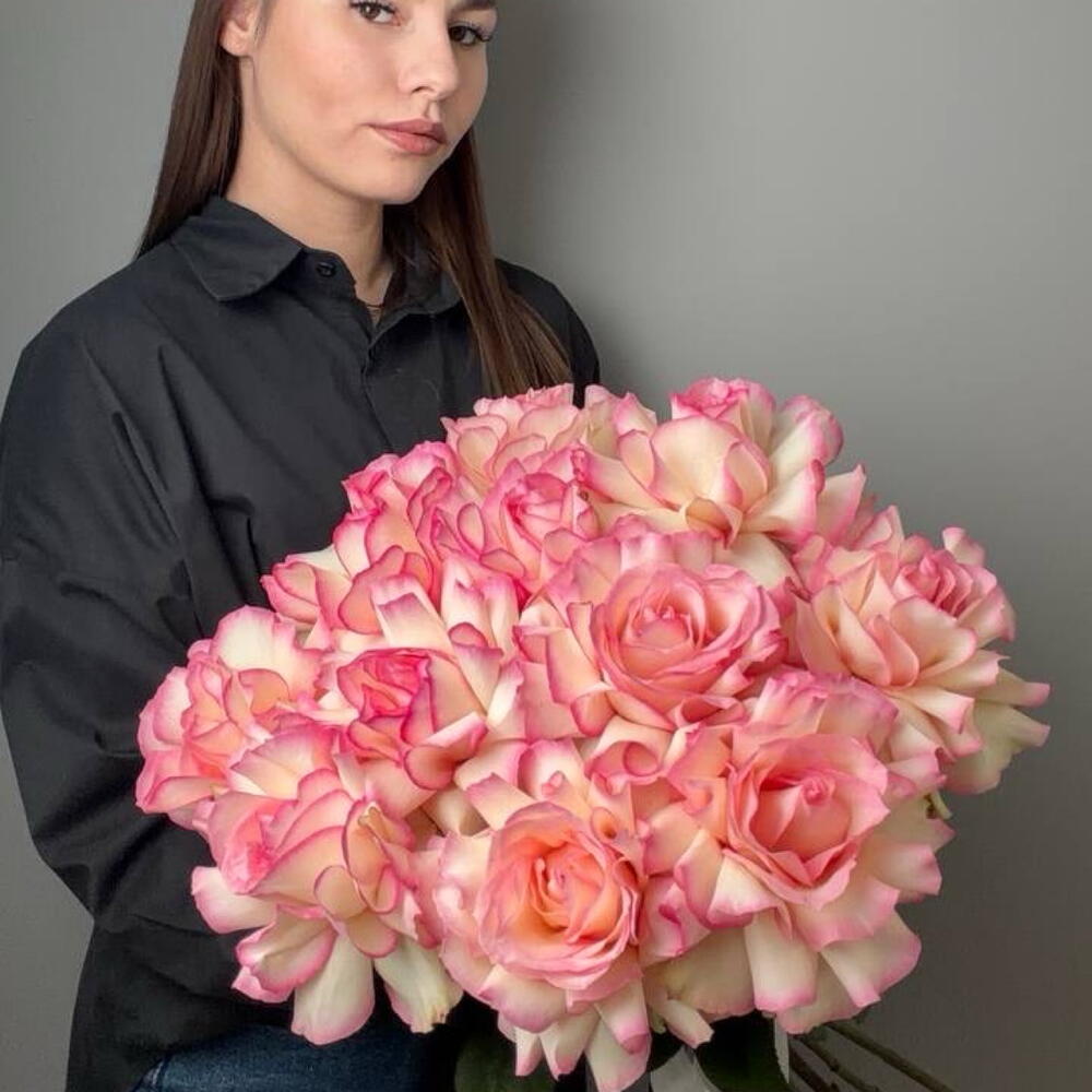 Монобукет из 11 розовых Французских роз под ленту