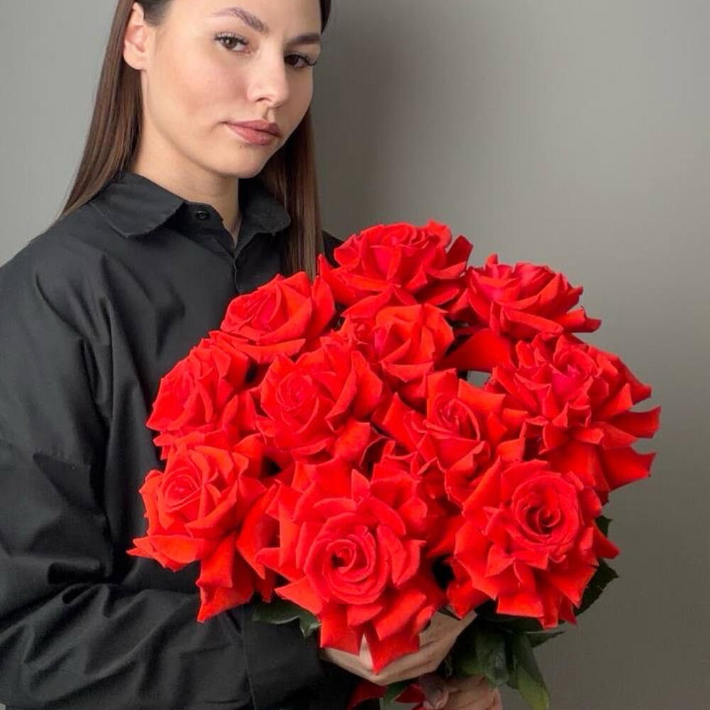 Монобукет из 11 красных французских роз под ленту