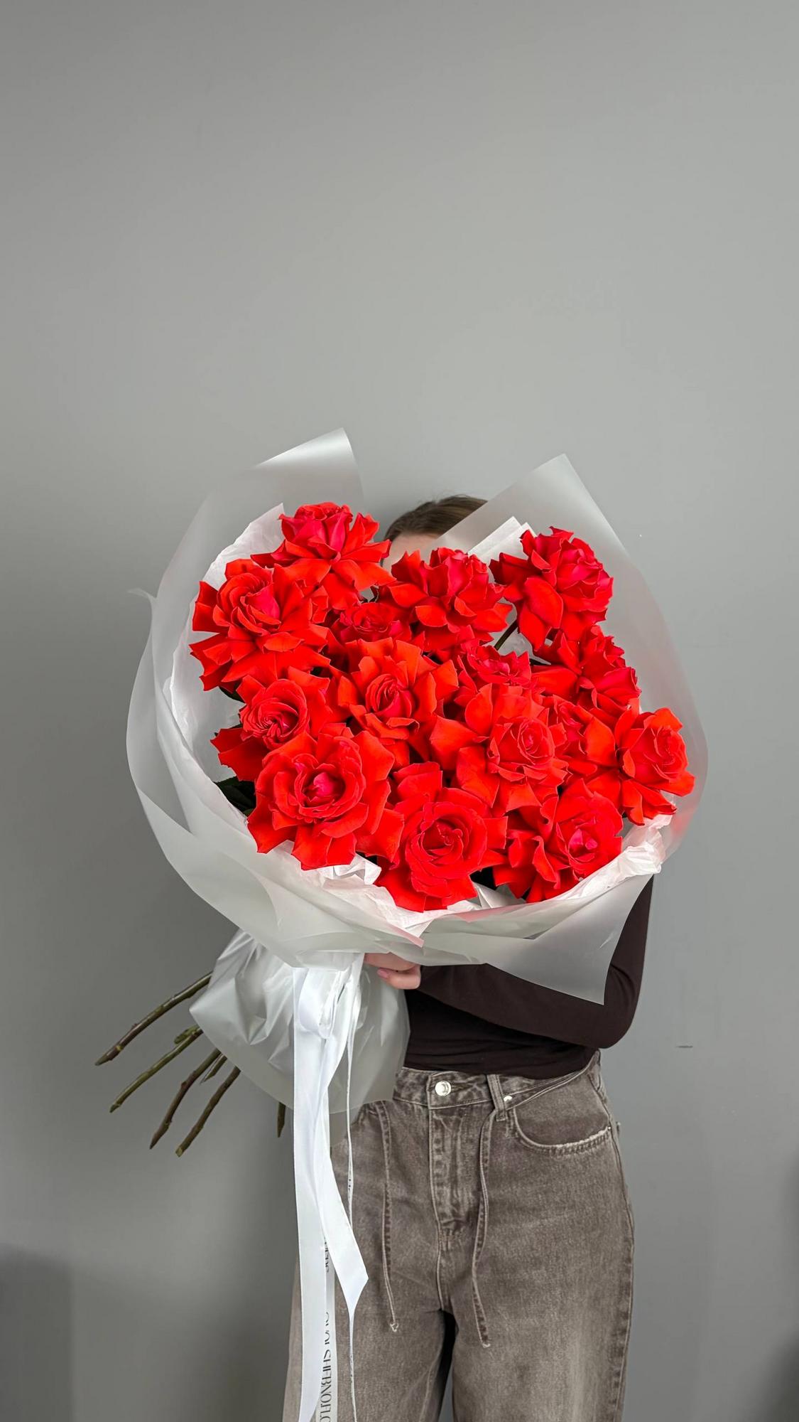 Монобукет из 15 красных французских роз