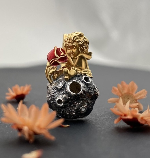 Кулон  "Маленький принц на планете"