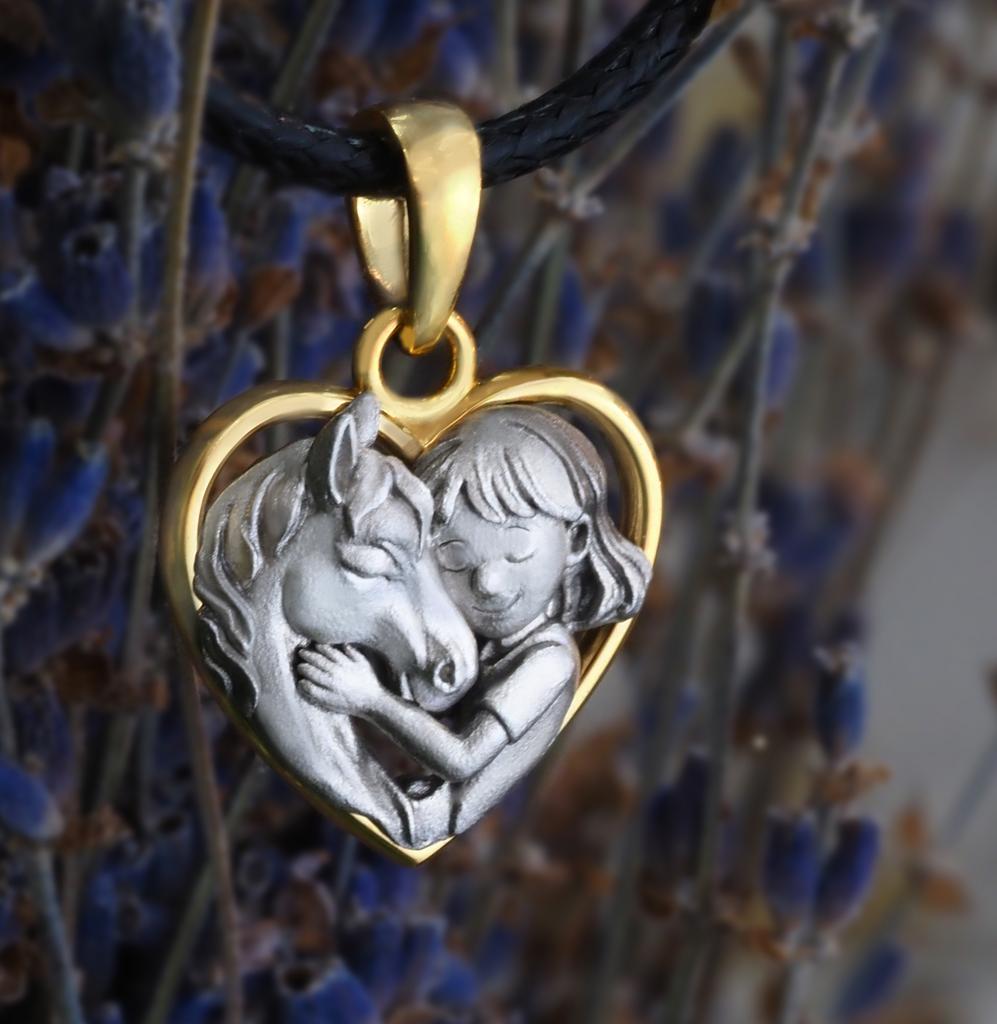 Кулон Близкие Друзья( девочка и лошадь)