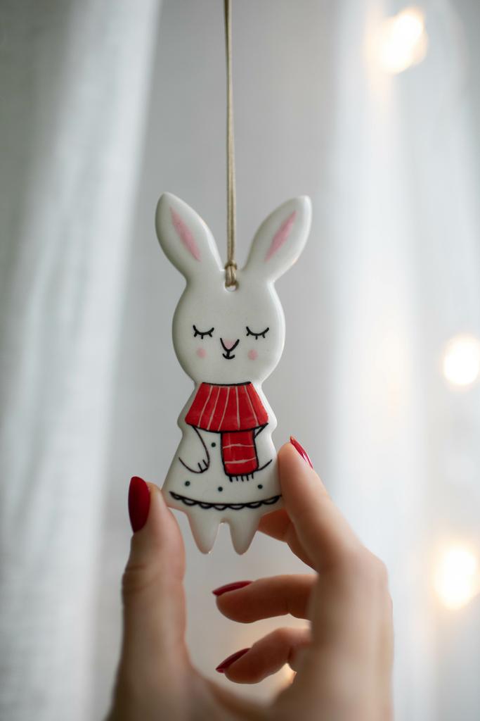 Зайчик в красном шарфе