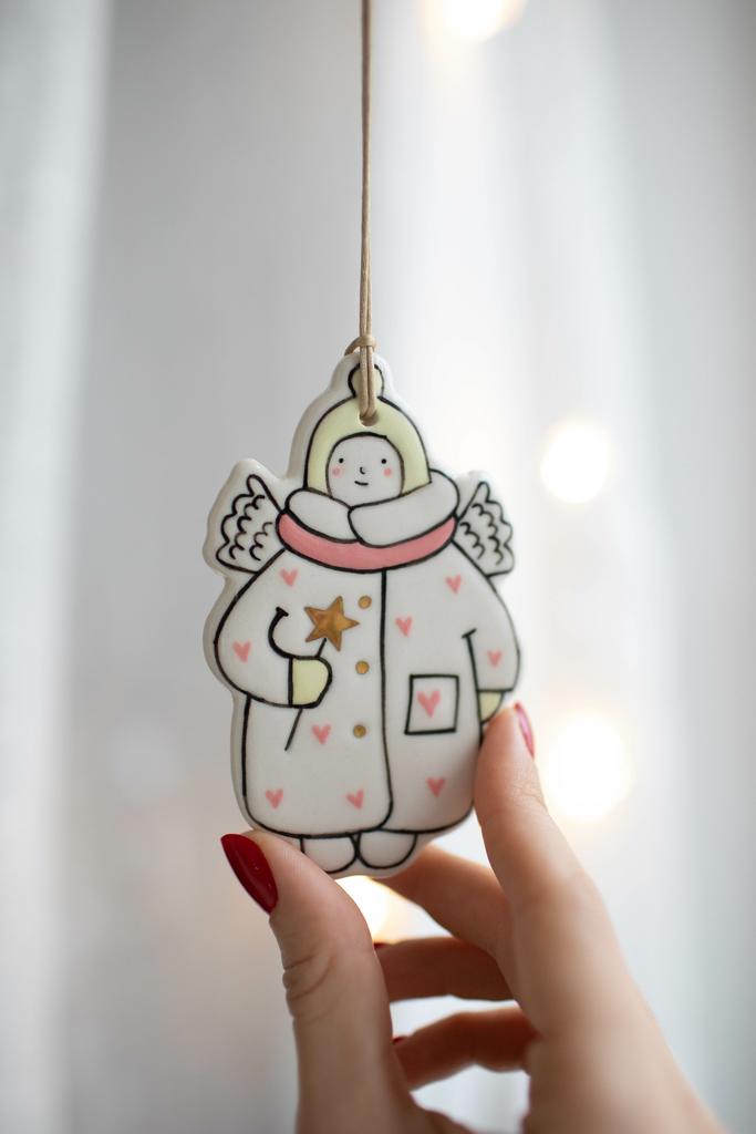 Мальчик-ангел в шубке с сердечками