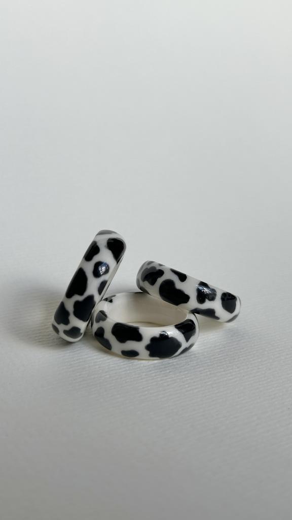 Кольцо из фарфора Коровка