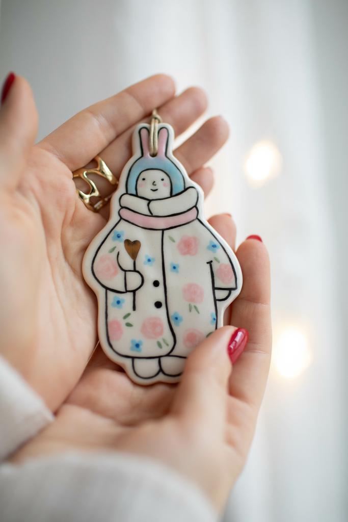 Мальчик-зайчик в шубке с розочками