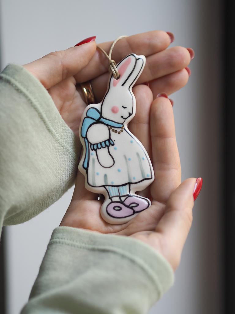 Зайка с бусами