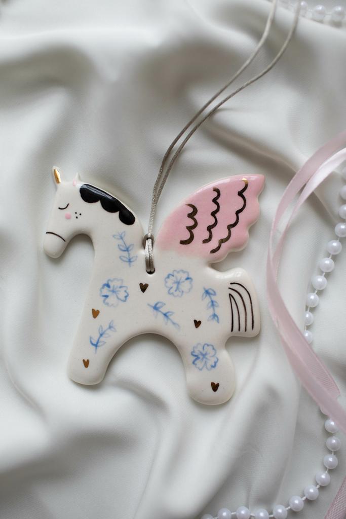 Единорожка с синими цветочками