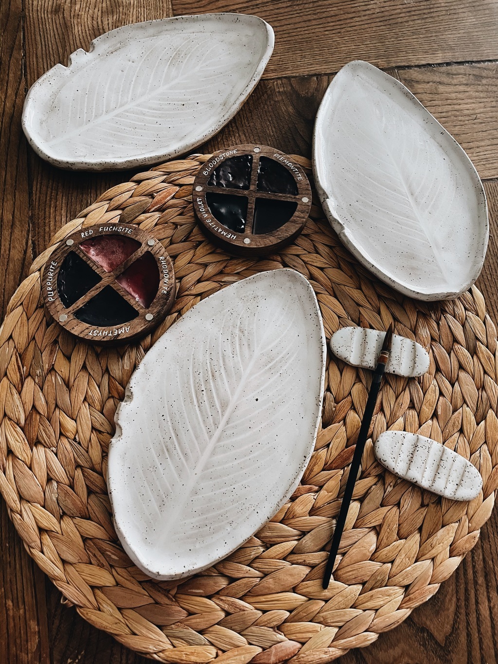 Керамическая палитра листик