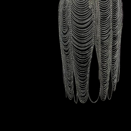 Авторское платье из цепей на чёрном фоне, Изделие №70 Nevoda, вид спереди