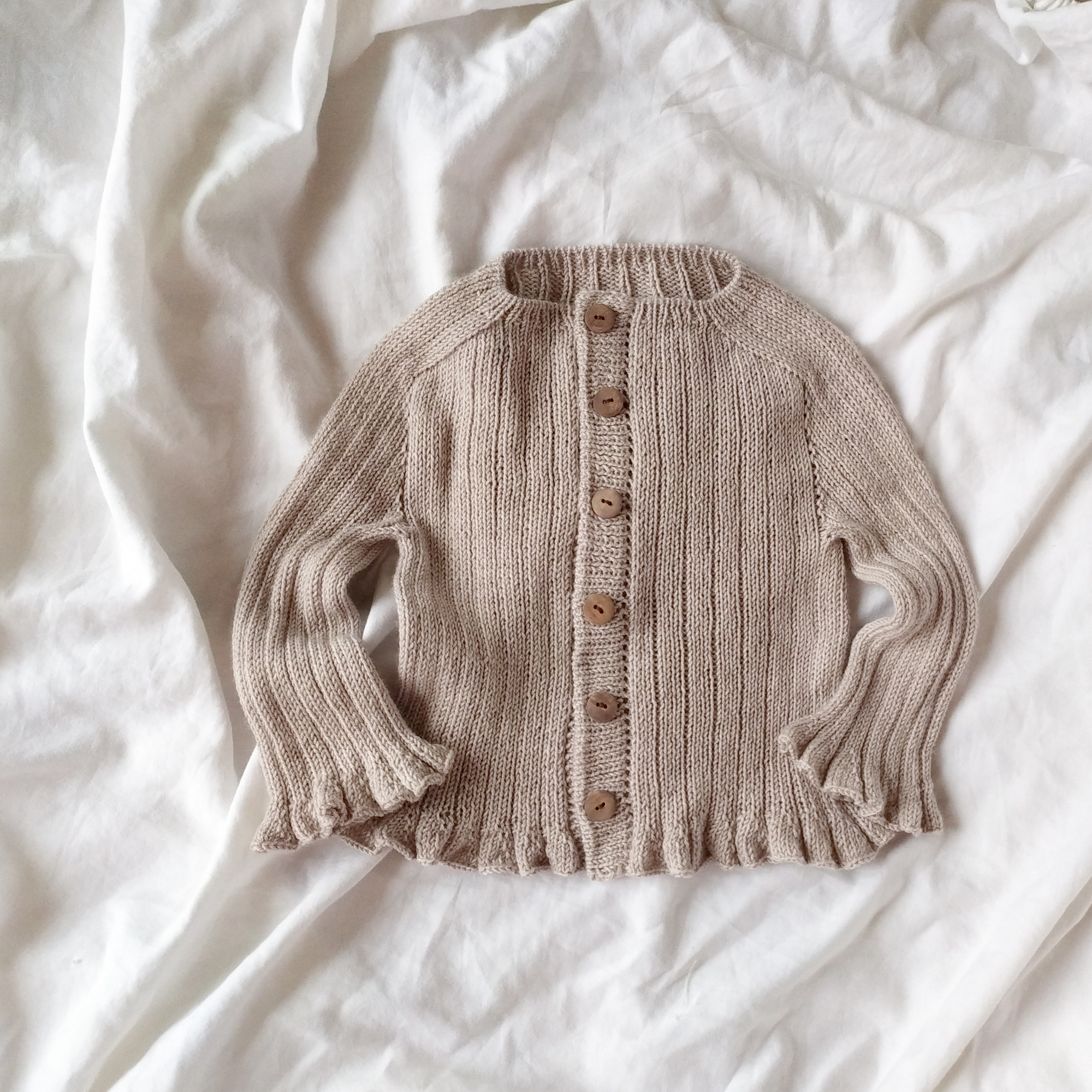 Описание "Кардиган в рубчик с оборкой"