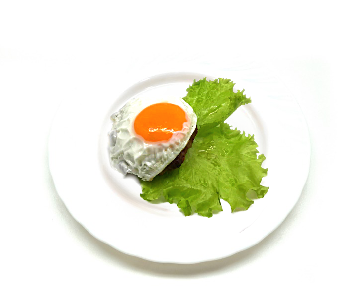 Бифштекс с яйцом