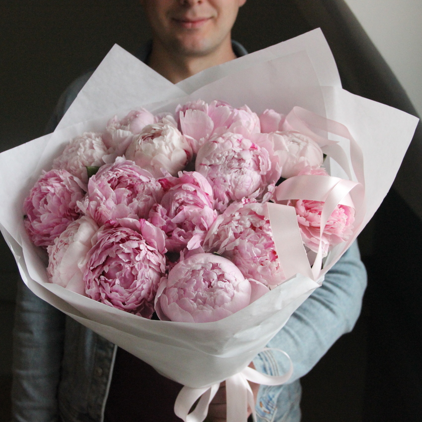 букет розовых пионов