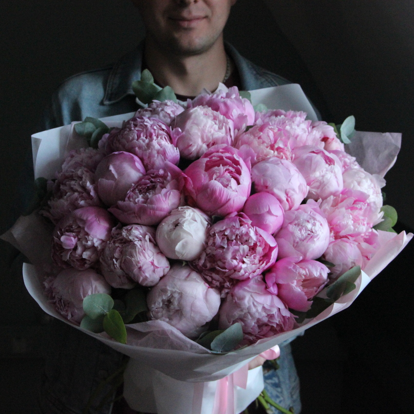 букет розовых пионов
