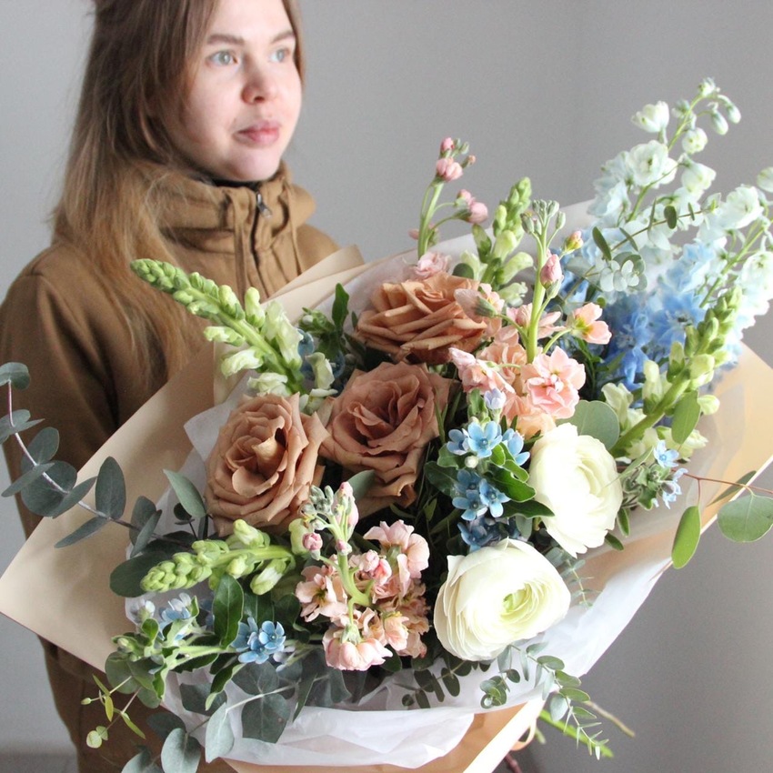 букет дельфиниум розы маттиола