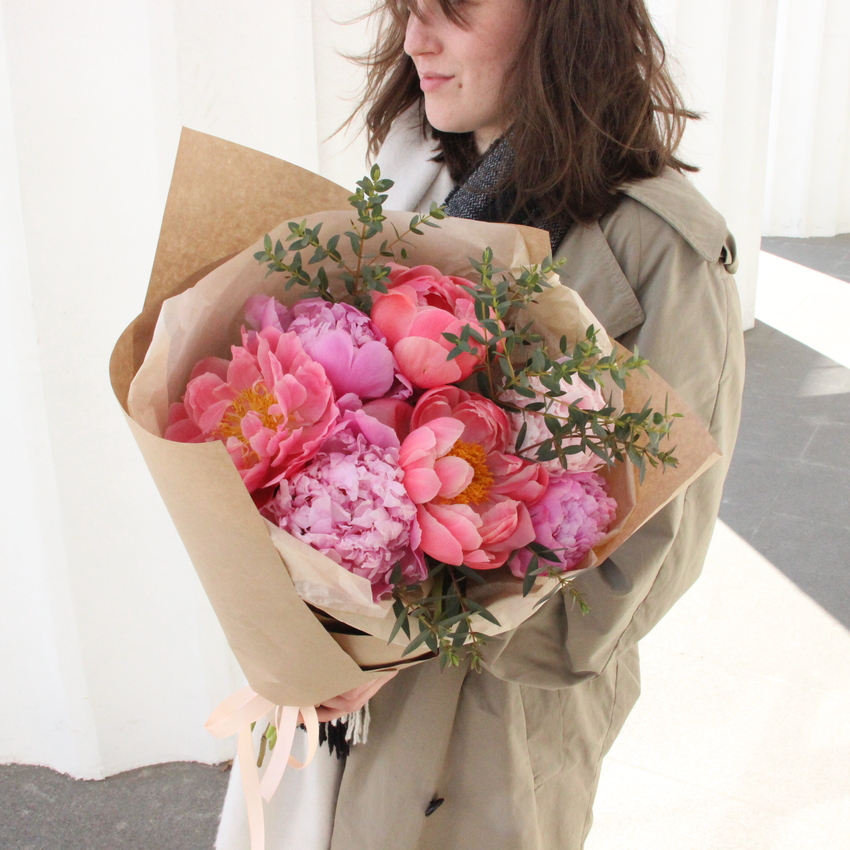 моно букет пионов