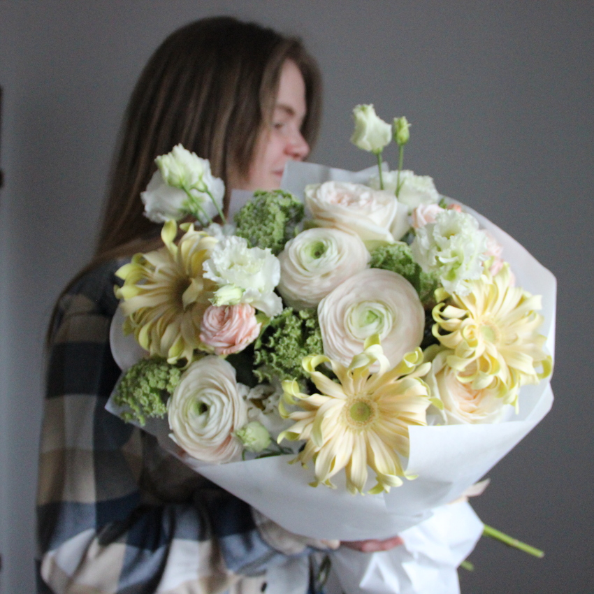 букет герберы амми ранункулюсы вид 1