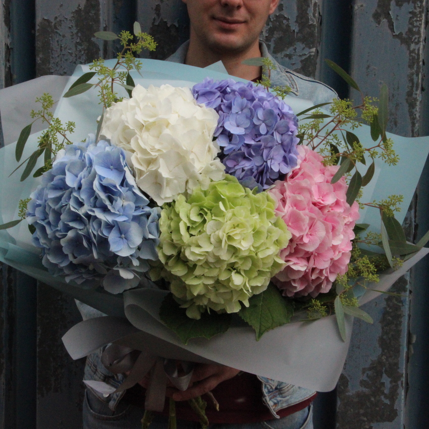 букет гортензии и эвкалипт