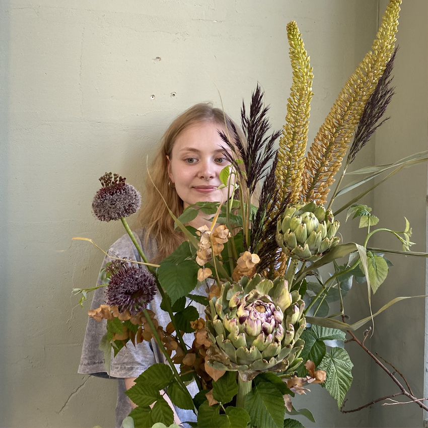 букет с артишоками и эремурусами вид 4