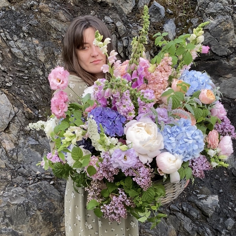 корзина с гортензиями и наперстянкой вид 4