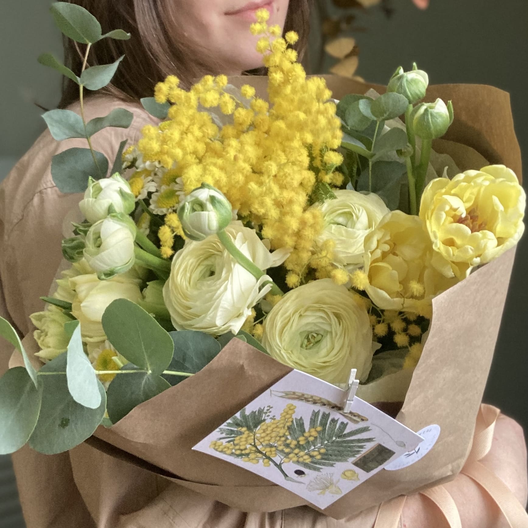 букет с мимозой и лютиками вид 4
