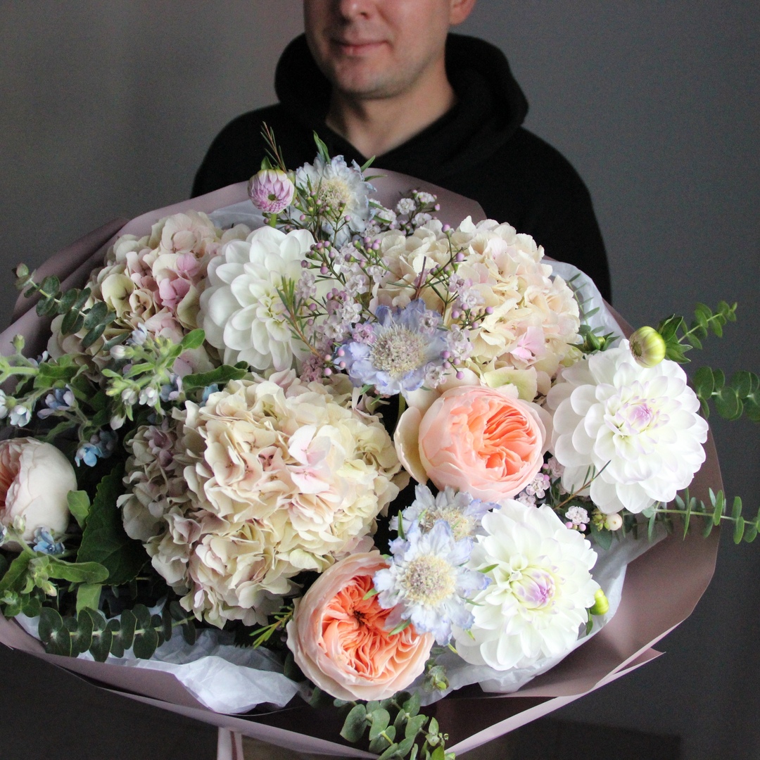 букет с георгинами и скабиозой вид 4