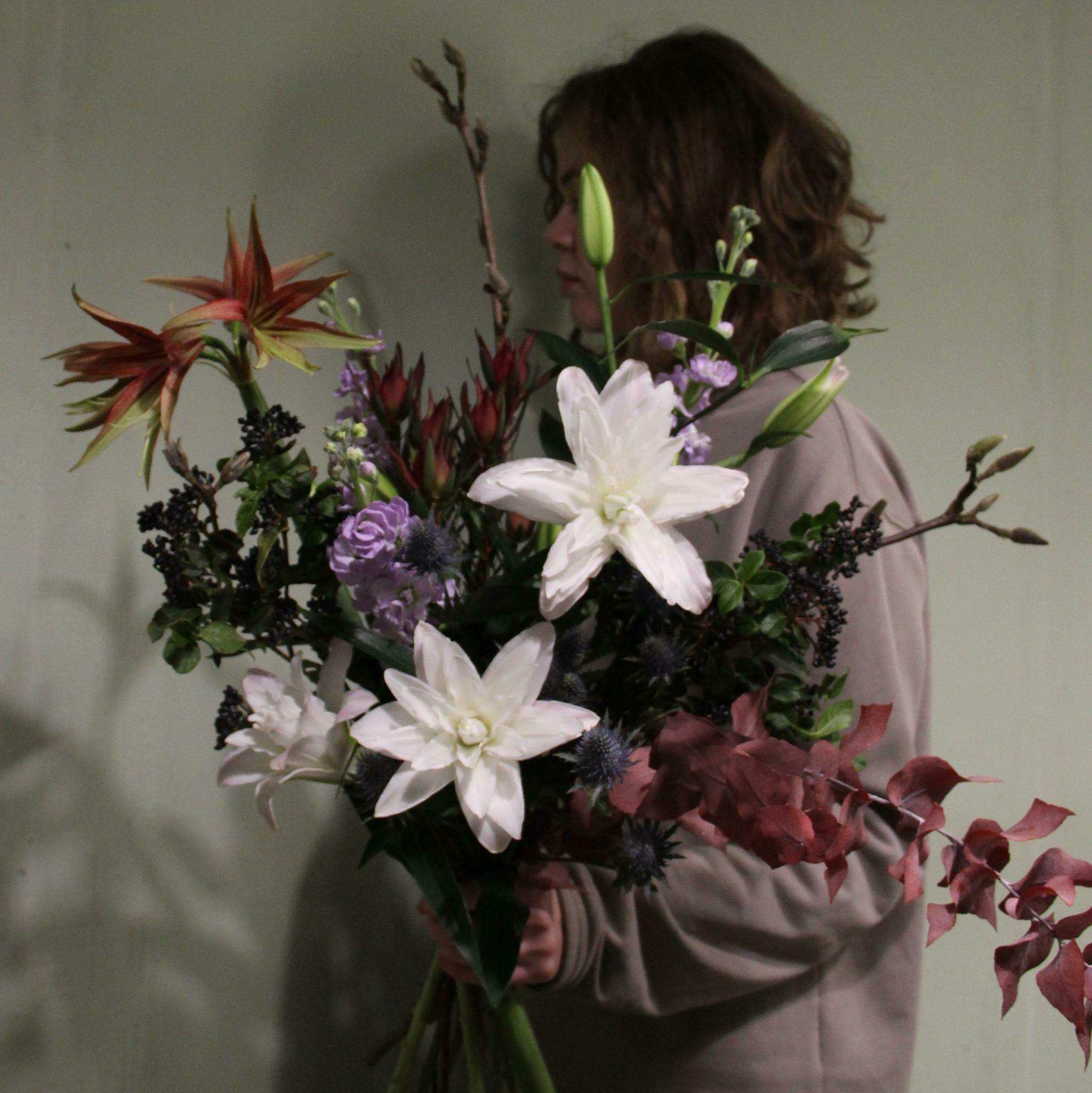 букет с лилиями и амариллисом вид 4