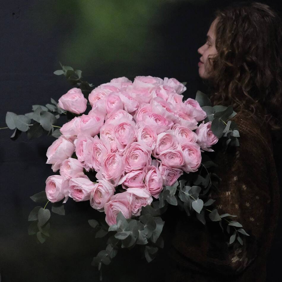 Ранункулюсы розовые букет цветов