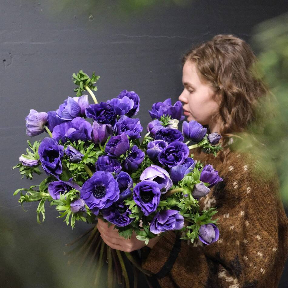 Букет синих анемонов купить