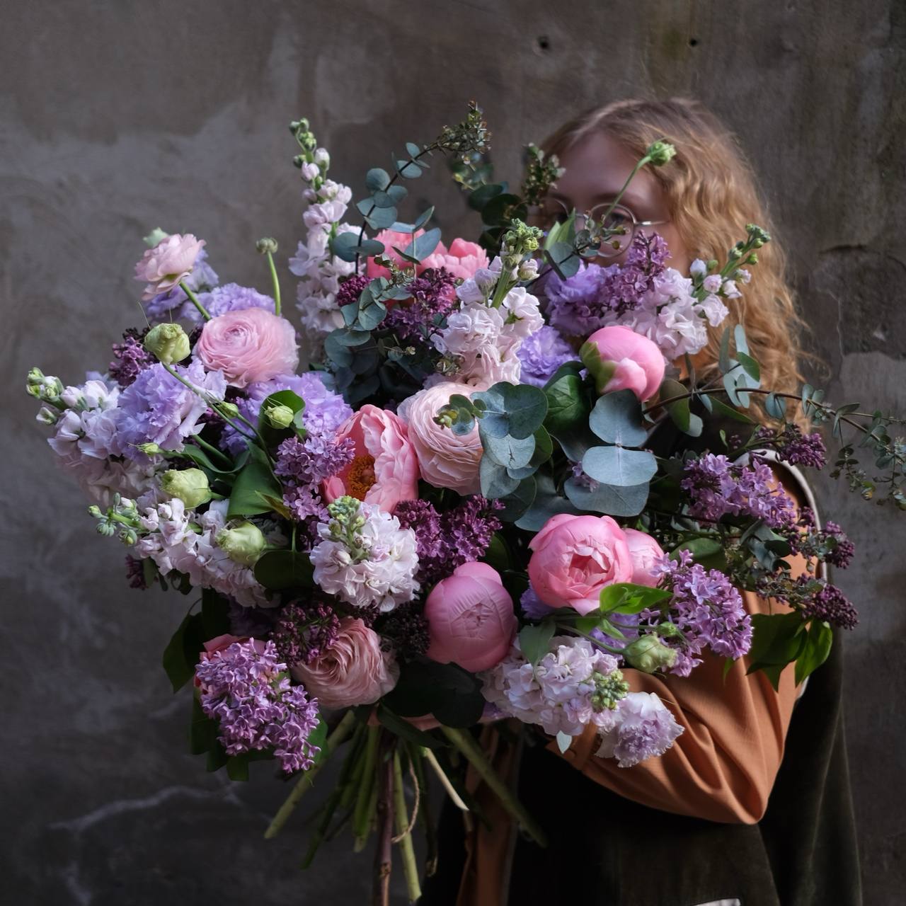 Пионы, ранункулюсы и маттиола